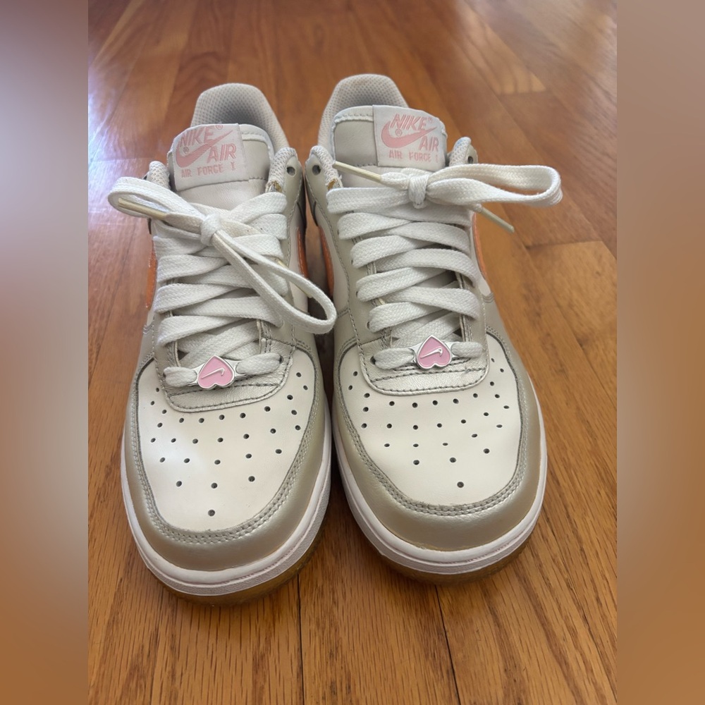Nike Air Force 1 Low Valentine’s Day Sneaker Women’s 8 (6.5Y) Multicolor Flawed - Picture 4 of 13